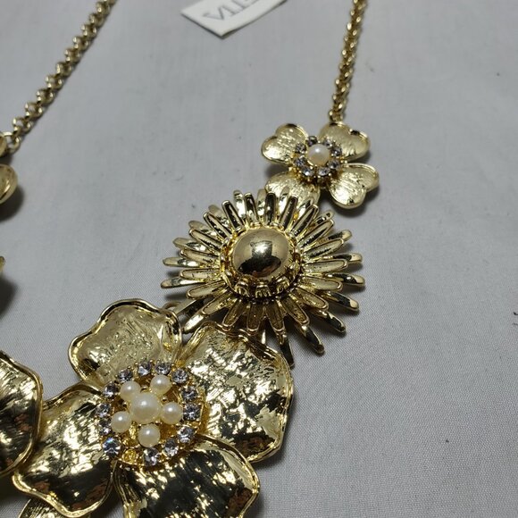 Vetta Gold Floral Statement Necklace - Picture 6 of 8